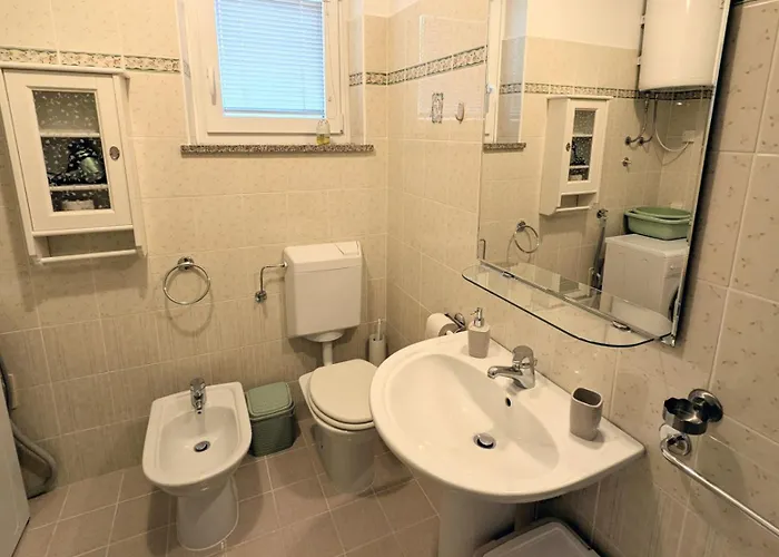 Apartma Laura شقة