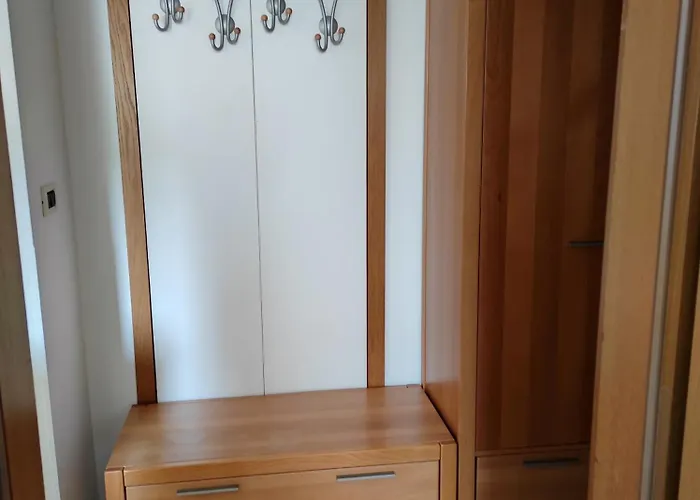 Apartma Laura شقة *