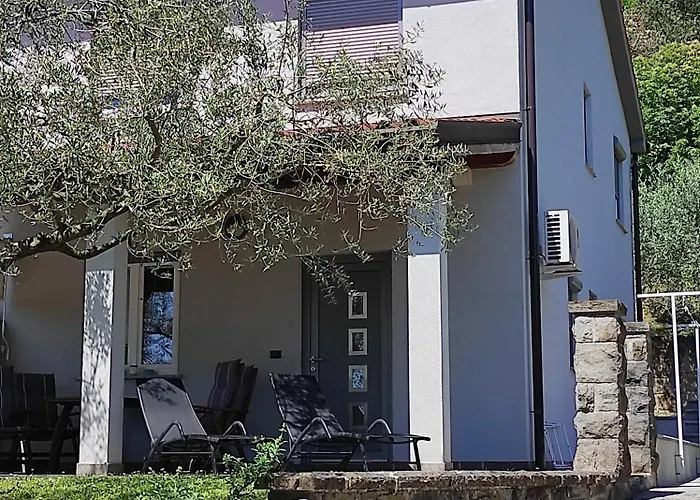 Apartma Laura شقة